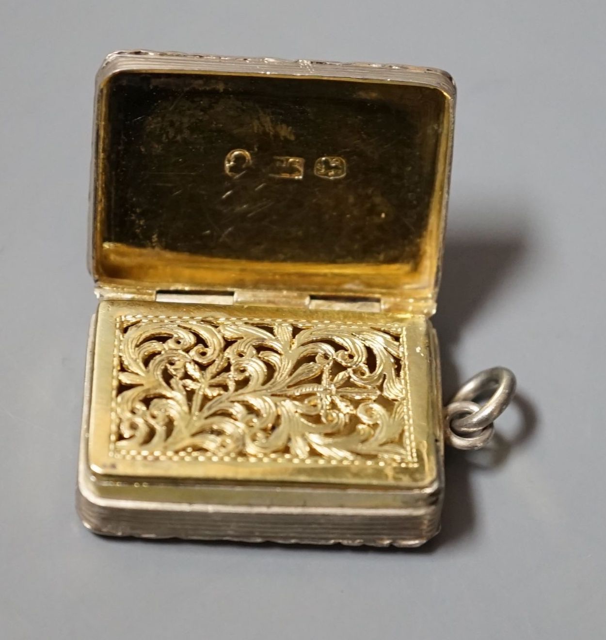 A George IV engine turned silver rectangular vinaigrette, Thomas Shaw, Birmingham, 1824, 33mm.